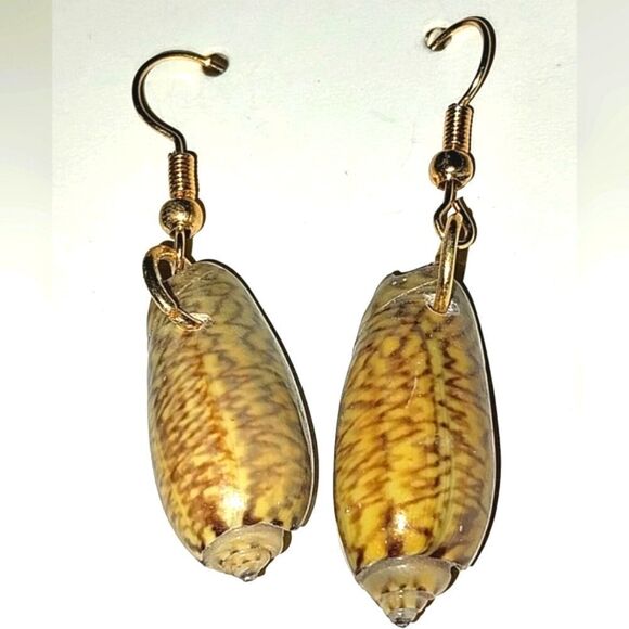 Beautiful seashell dangle earrings for girls and women - Picture 5 of 7